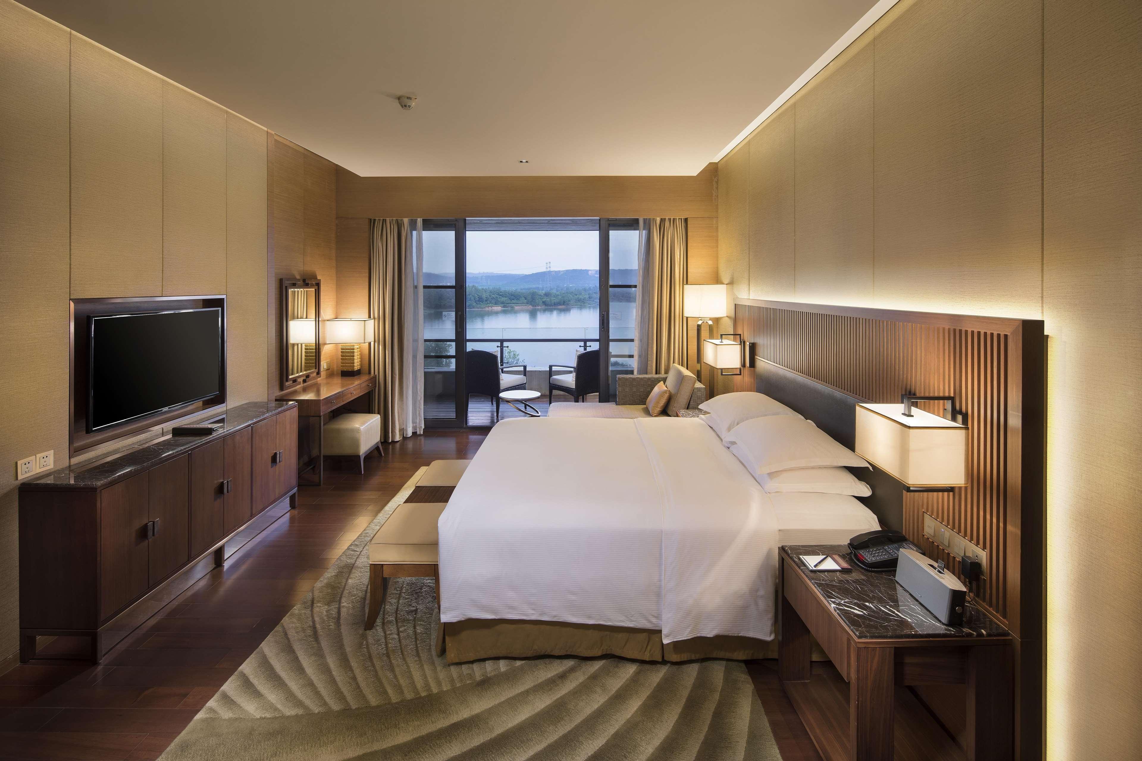 Hilton Wuhan Optics Valley Kültér fotó