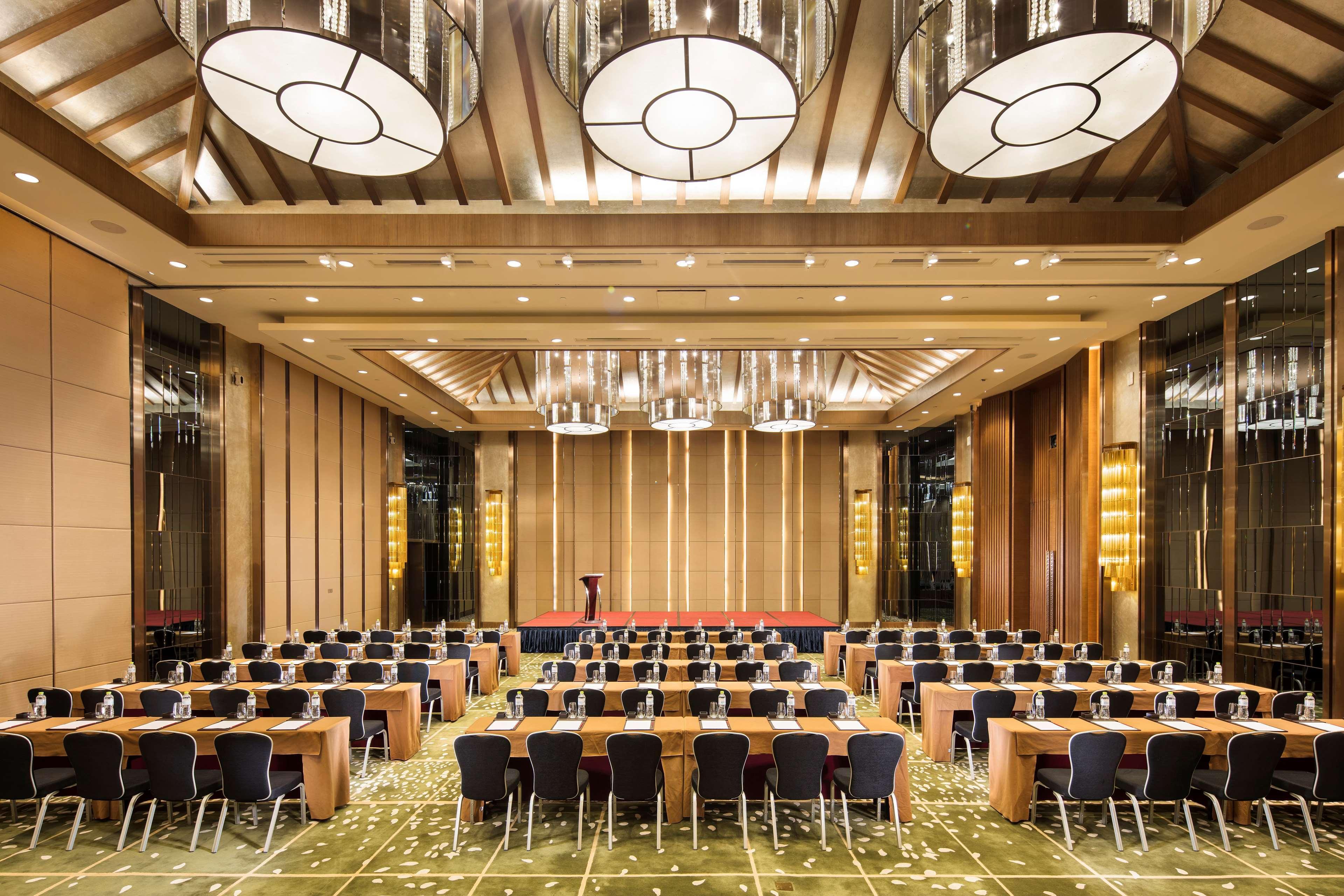Hilton Wuhan Optics Valley Kültér fotó