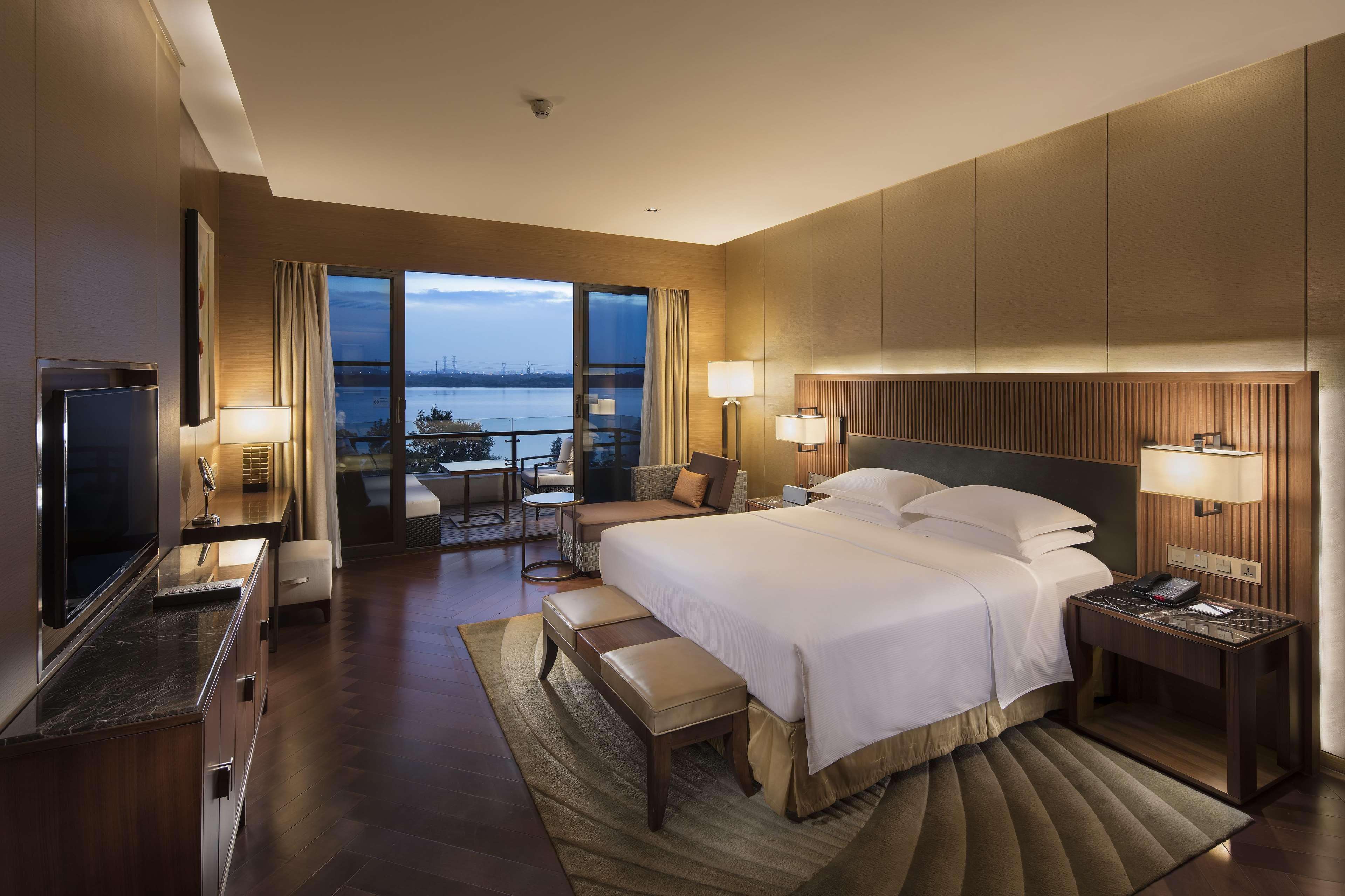 Hilton Wuhan Optics Valley Kültér fotó