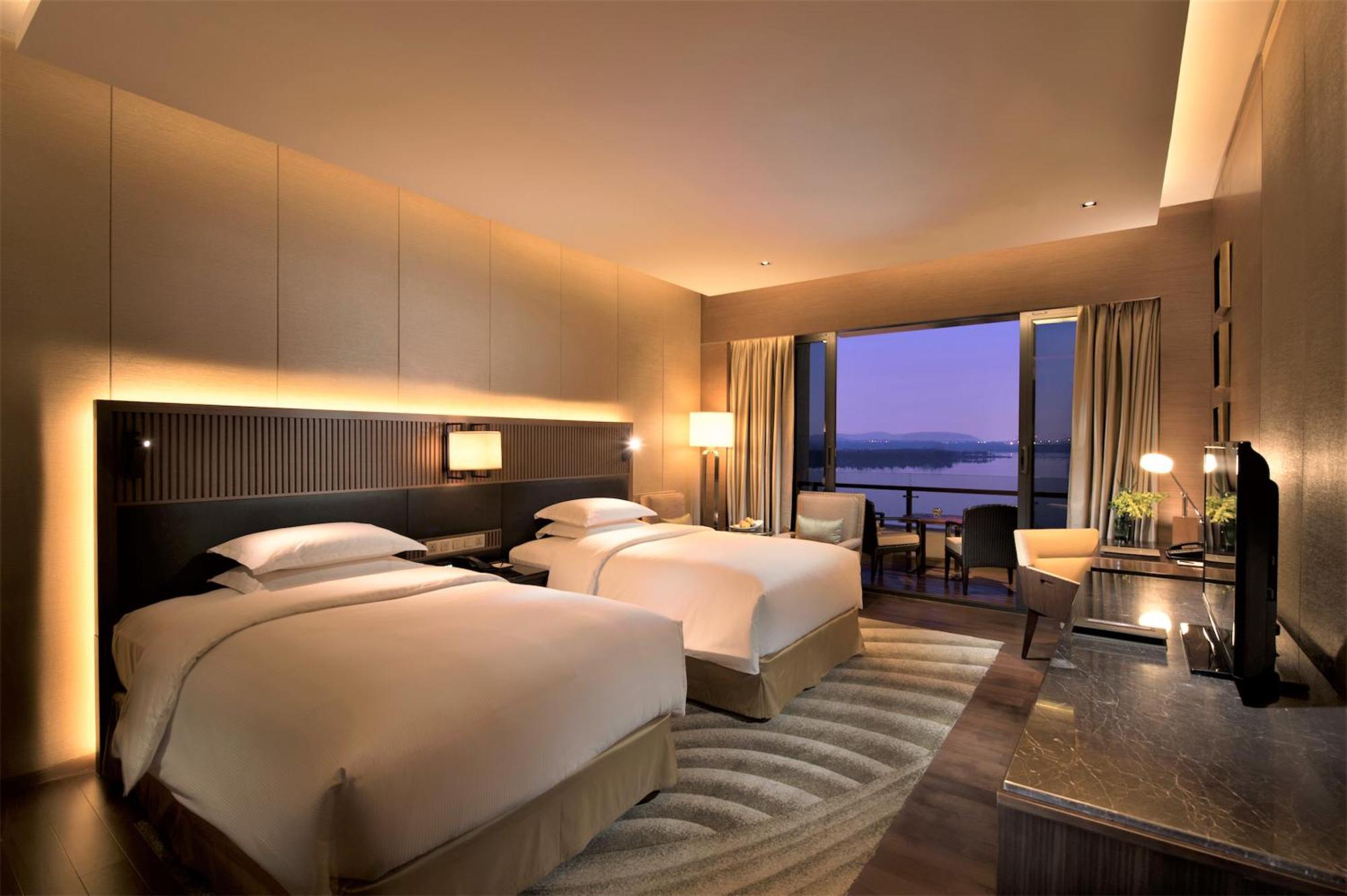 Hilton Wuhan Optics Valley Kültér fotó