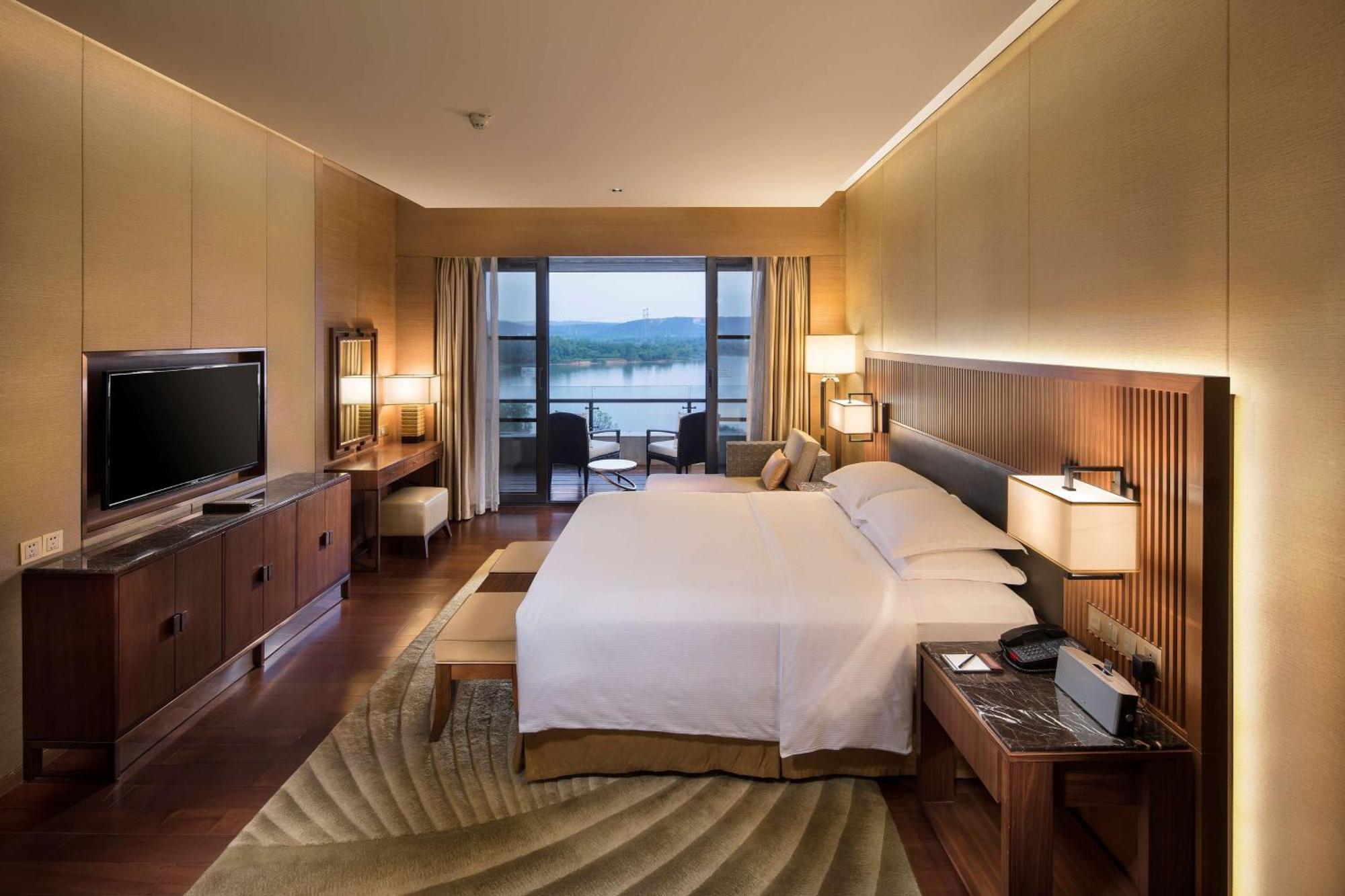 Hilton Wuhan Optics Valley Kültér fotó