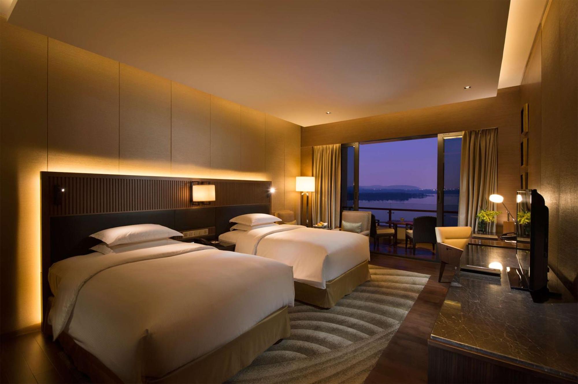 Hilton Wuhan Optics Valley Kültér fotó