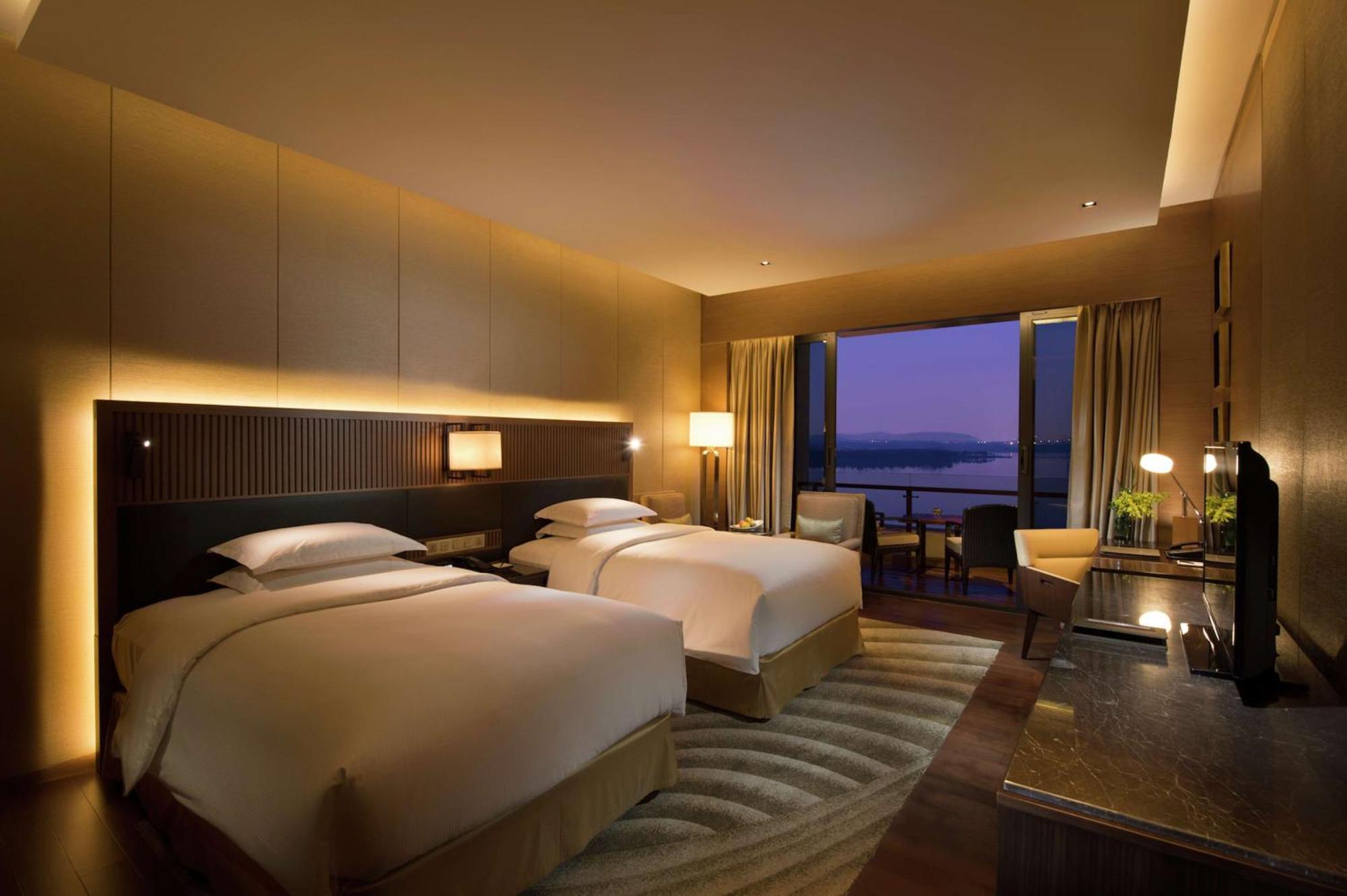 Hilton Wuhan Optics Valley Kültér fotó