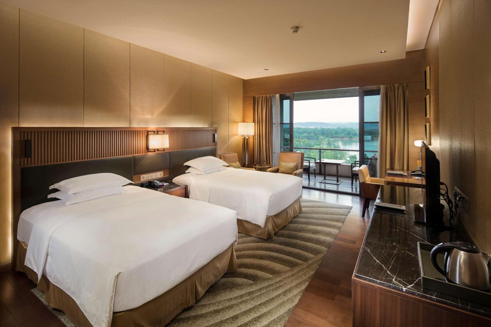 Hilton Wuhan Optics Valley Kültér fotó