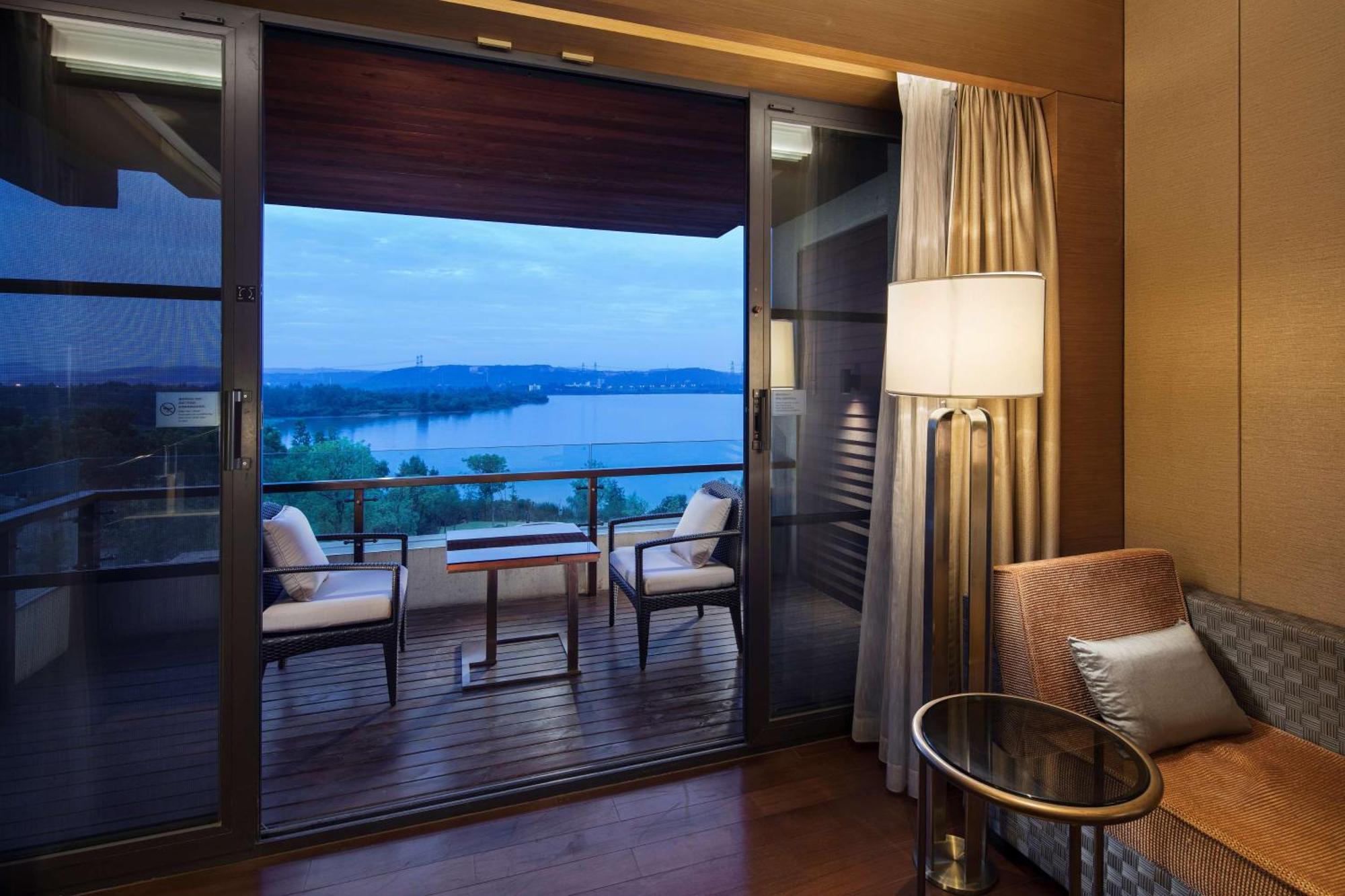 Hilton Wuhan Optics Valley Kültér fotó