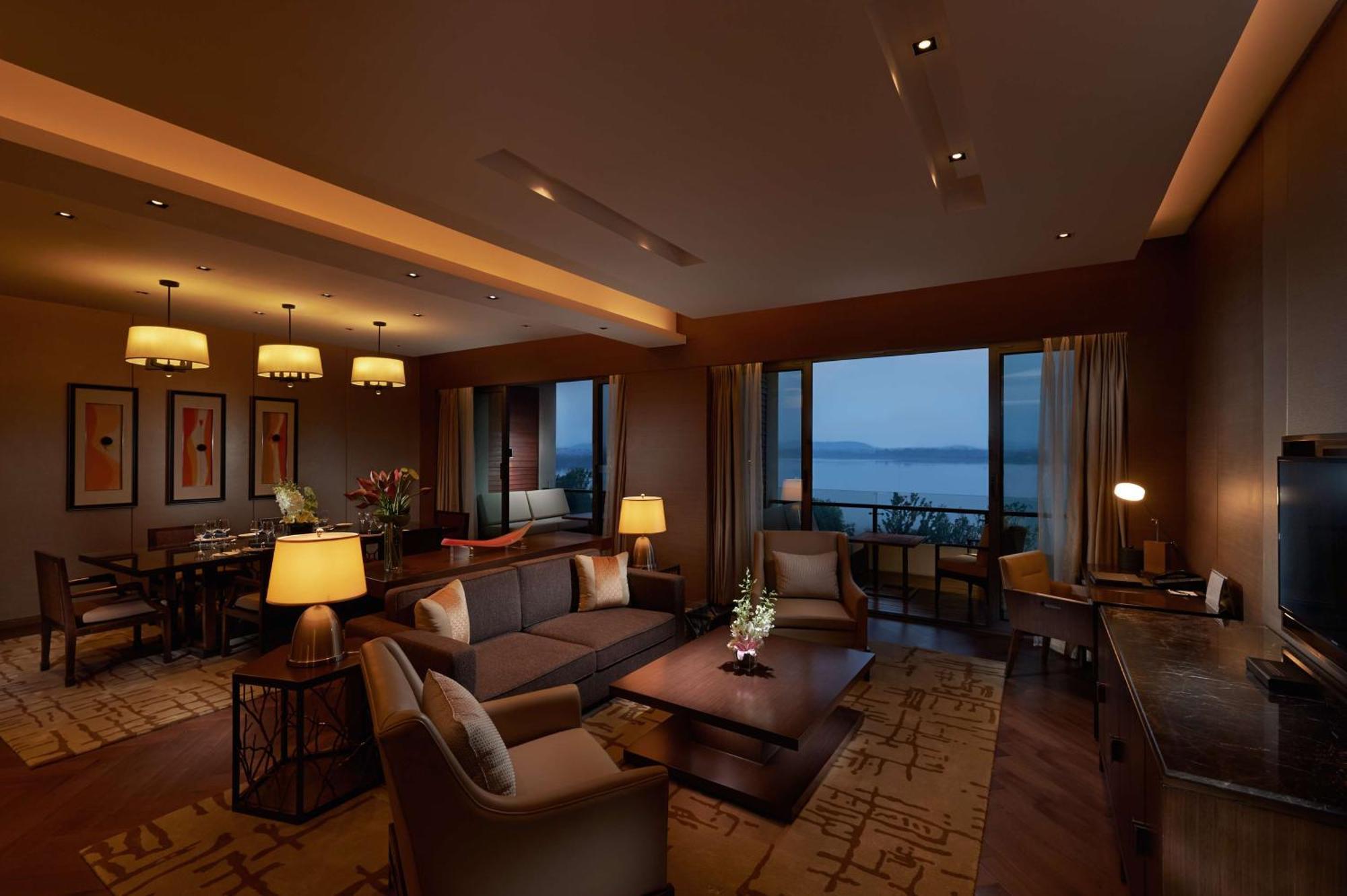 Hilton Wuhan Optics Valley Kültér fotó